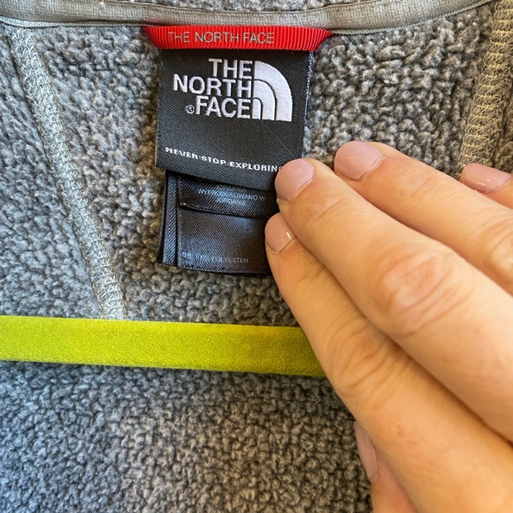 Men’ Northface Pullover - Picture 4 of 4